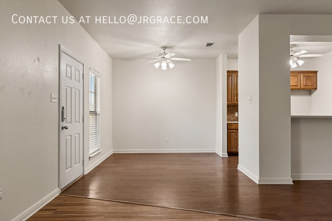 Building Photo - 2100 Breezy Dr