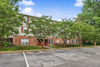 Building Photo - Spacious Studio condo