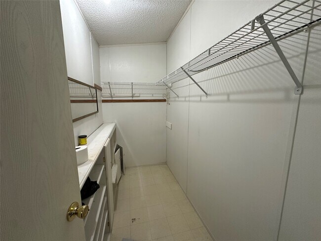 Building Photo - 35 Amber Dr