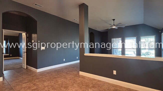 Building Photo - 525 Bamborough Dr