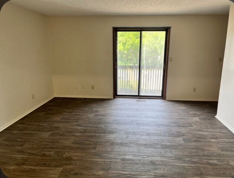 Building Photo - 636 Portage Lakes Drive