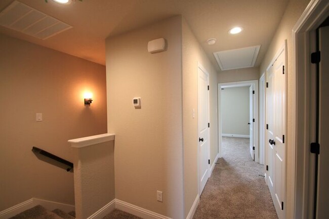 Building Photo - FALL IN LOVE w/ The Luxury Townhomes @ Jam...