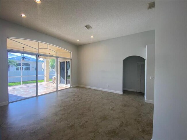 Building Photo - 327 SW 188th Terrace