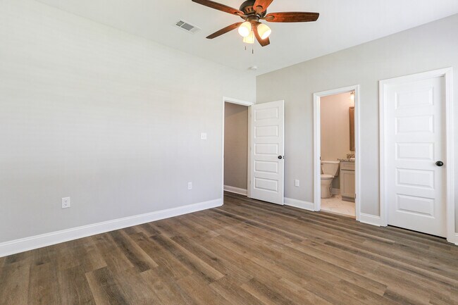 Building Photo - 406 Community St