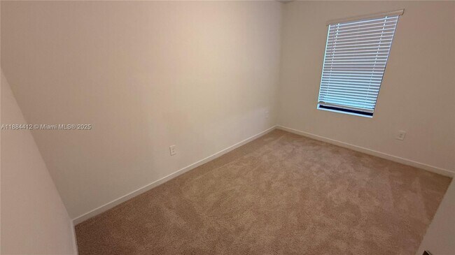 Building Photo - 1684 SE 7th Ct