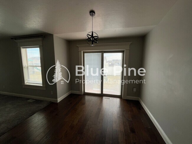 Building Photo - 3688 Shale Ave