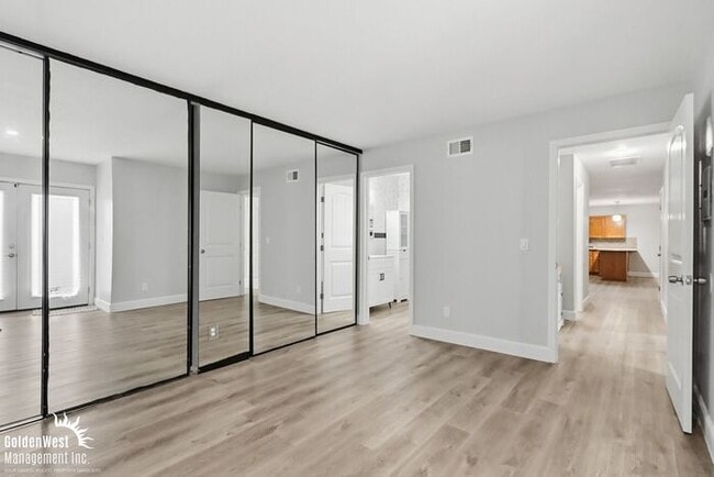 Building Photo - Stunning 3Bdm 2Ba Home with Fenced Patio and 2-Car Garage in San Diego