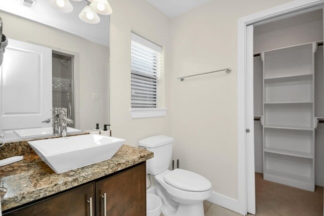 Building Photo - 4608 Nett St