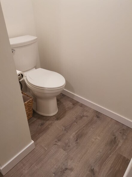 Master Bathroom - 1309 Oxford St