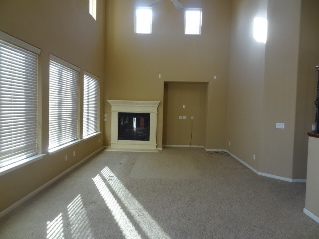 Building Photo - Huge home in Elk Grove