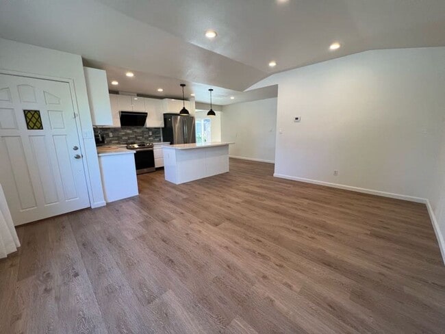 Building Photo - 4BD/2BA Newly Remodelled Cambrian Park Hom...