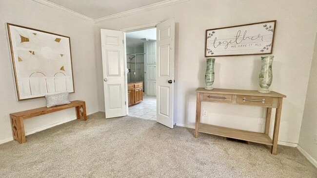 Building Photo - Gorgeous Pool Home w/ 4bd /2.5ba/Fireplace