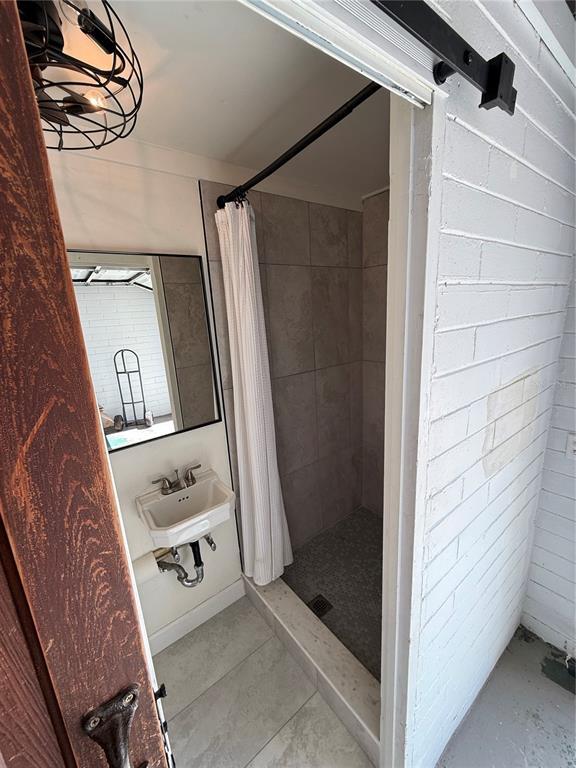 Building Photo - 1415 Oakley St