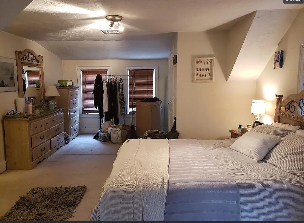 Building Photo - 205 Highland St