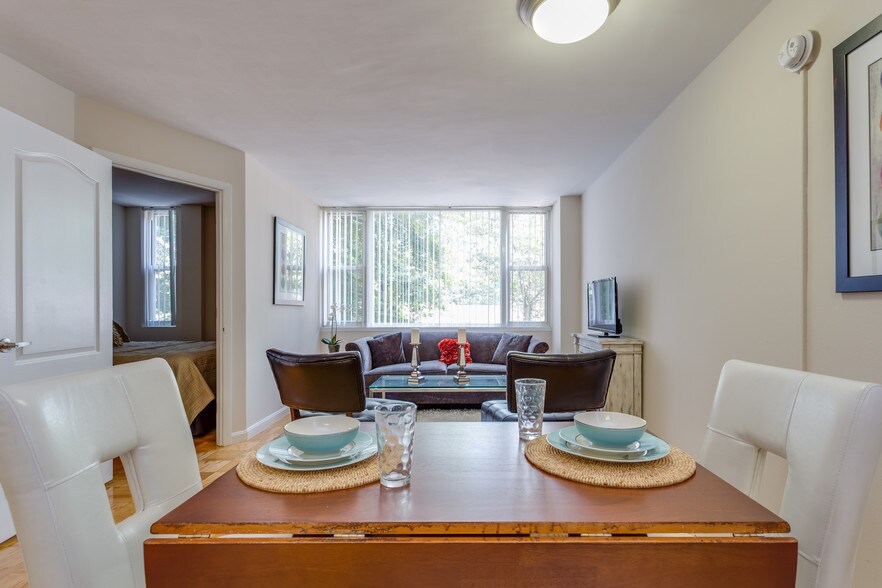 Building Photo - Park East Apartments