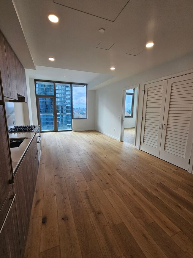 Building Photo - Luxurious High Rise Living in Convenient D...