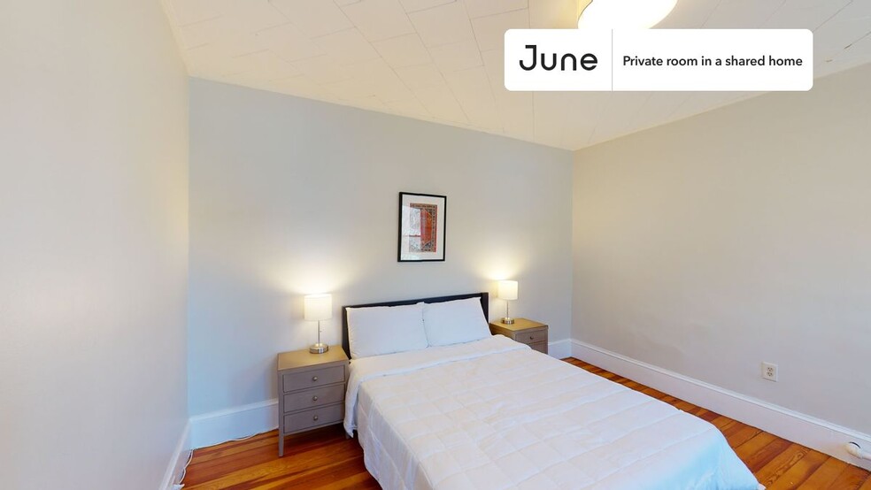 Building Photo - Private bedroom in 3 bed/1 bath Home