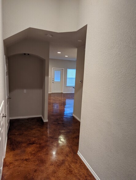 Front entryway - 13034 Oconnor Cv