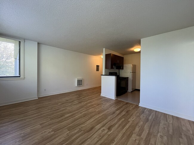 Building Photo - 1Bd/1Ba Home in Goose Hollow neighborhood ~ Secured Garage Parking and Additional Storage Unit!!!