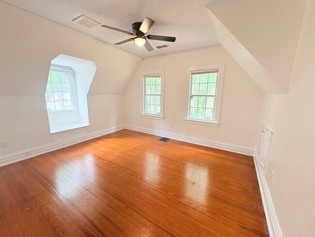 Building Photo - 212 Barbourville Dr