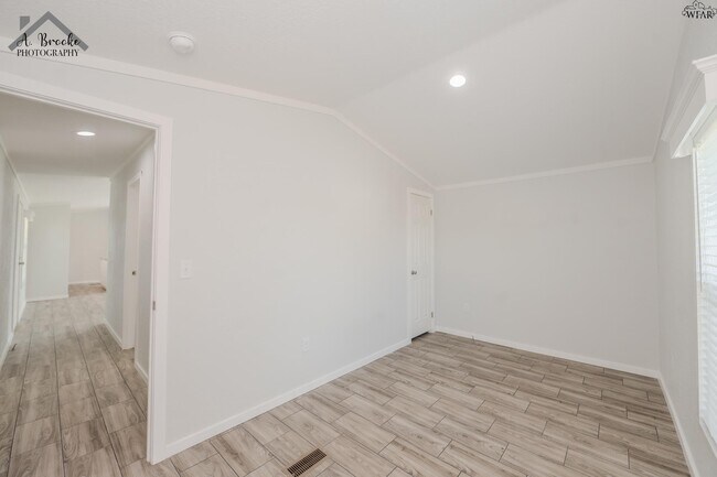 Building Photo - 106 S Pacific Ave