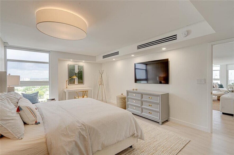 Building Photo - 1370 S Ocean Blvd