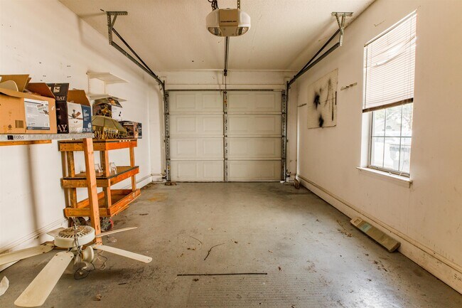 Building Photo - 112 Dusty Trail Ln