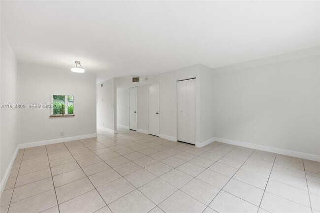 Building Photo - 3003 NW 5th Terrace