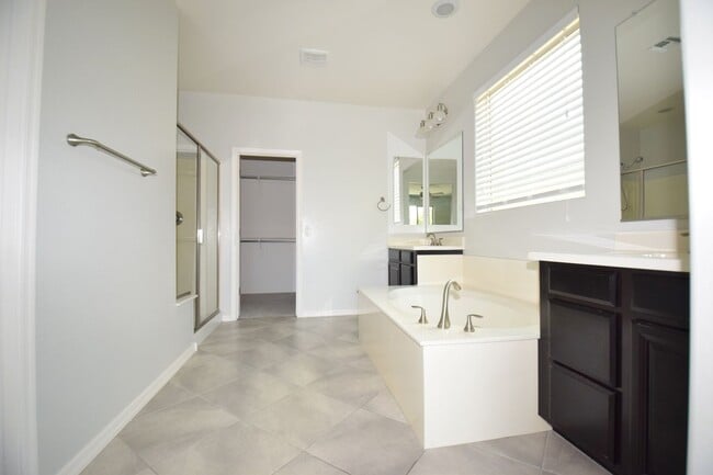 Building Photo - Beautiful single level 4 bedroom 2.5 bath Gilbert home.