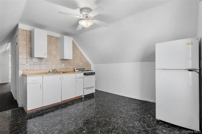 Building Photo - 7 May St