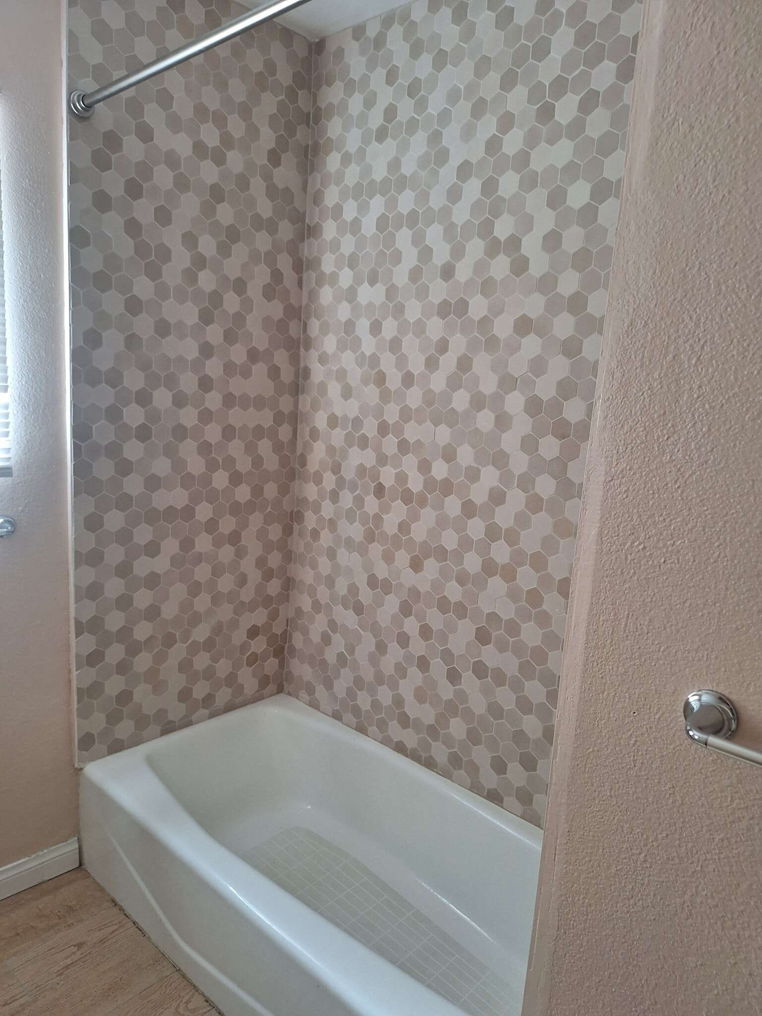 New tiles and full size bathroom - 16663 Victory Blvd