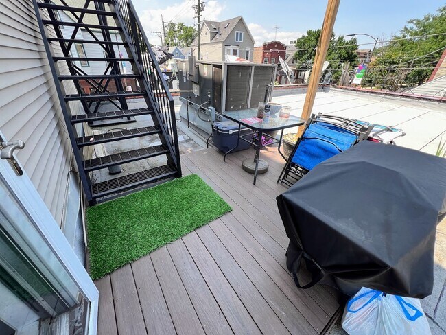 Building Photo - 3401 N Damen Ave