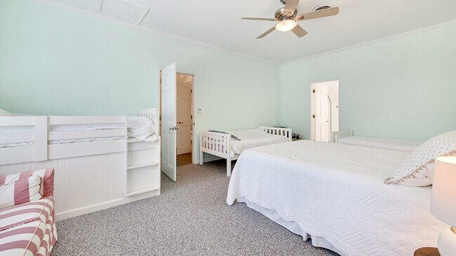 Building Photo - 546 Collins Meadow Dr