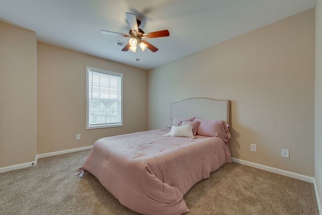 Building Photo - Meadow Ridge Town Homes