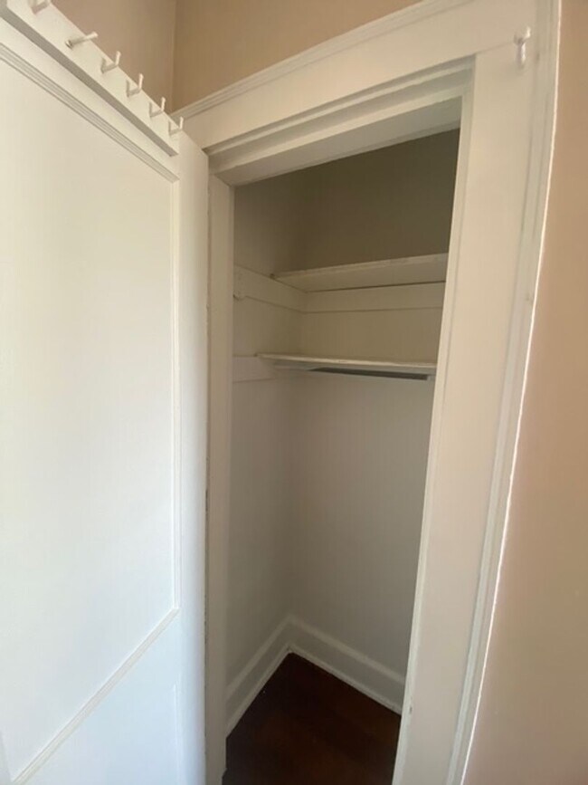 Building Photo - 715-717 Sims Ave