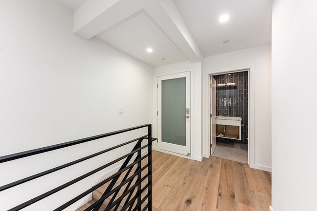 Building Photo - 275 Castro St