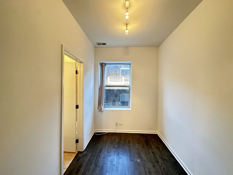 Building Photo - 5054 N Winthrop Ave