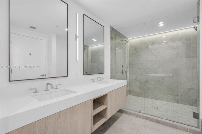 Building Photo - 9221 E Bay Harbor Dr