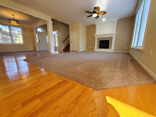 Building Photo - 14612 S Hallet St