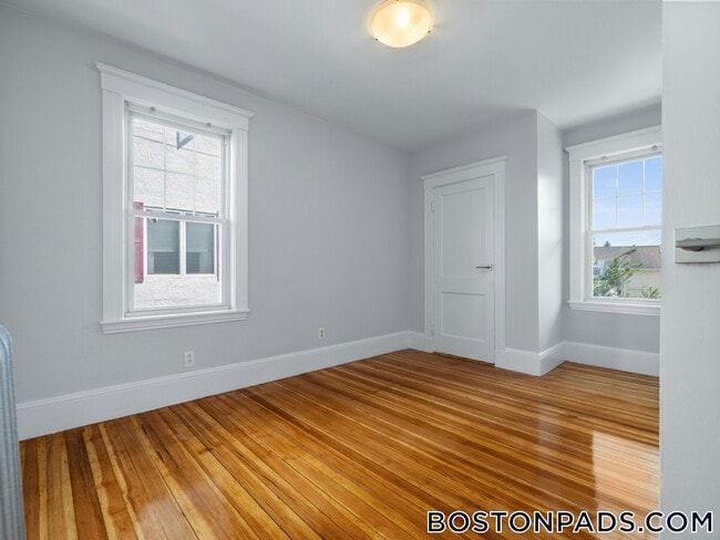 Building Photo - 16 Windsor Rd