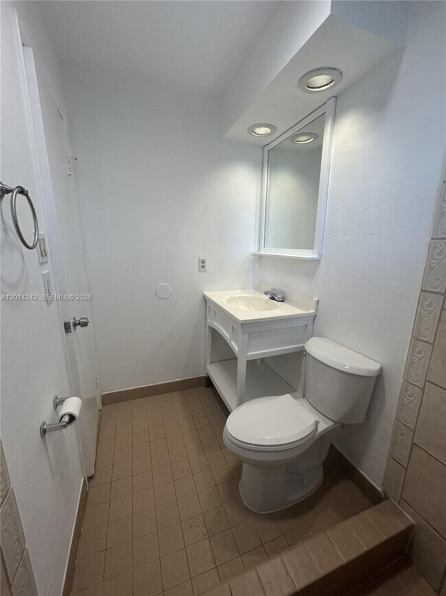 Building Photo - 6804 SW 37th St