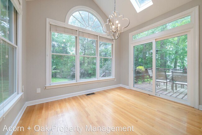 Building Photo - 4 br, 2.5 bath House - 3 Chelan Ct