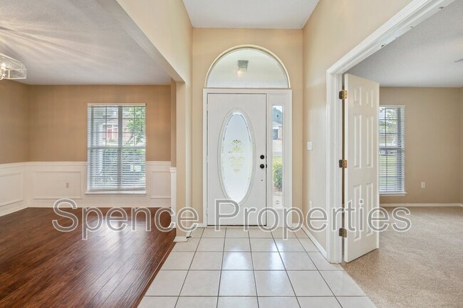 Building Photo - 809 Travis Ct