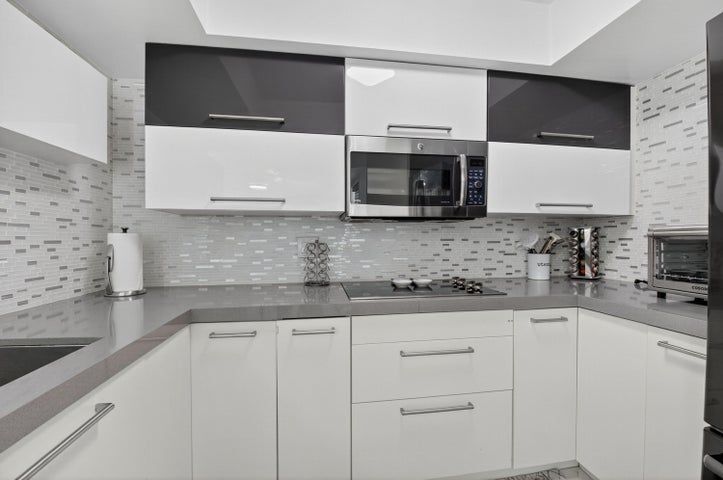 Building Photo - 4310 Village Dr