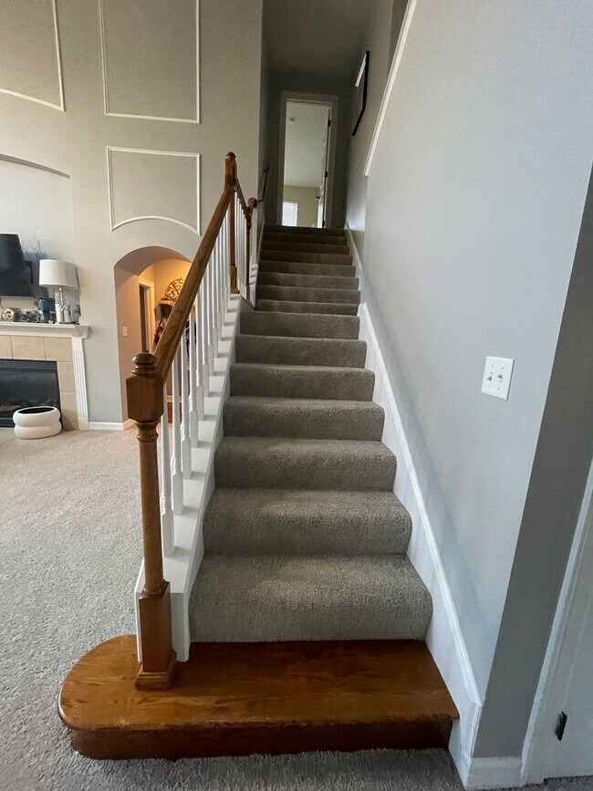 Building Photo - Gorgeous 5 Bedroom Home in The Haven!