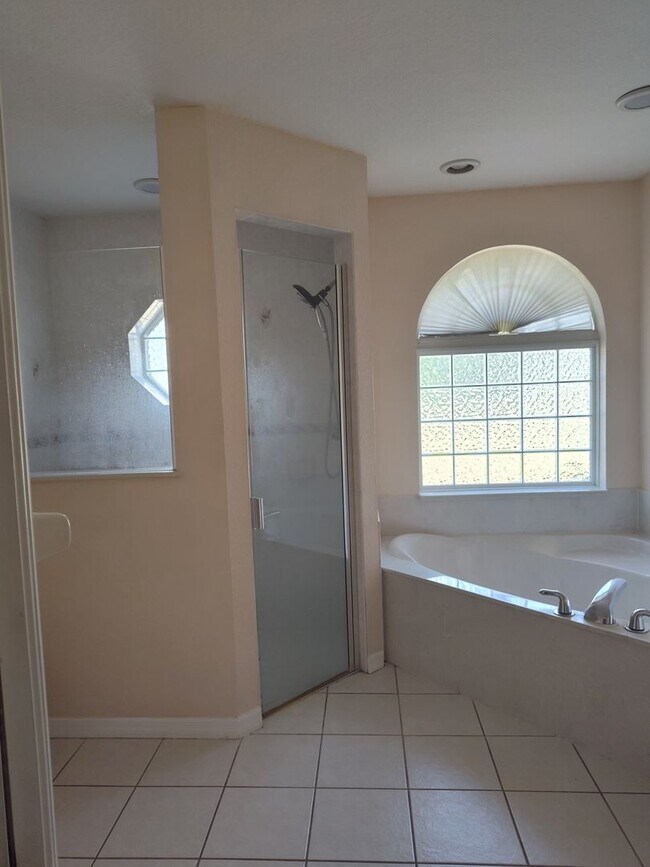 Building Photo - Oak Crest – 4BR/3BA Home with Covered Pati...