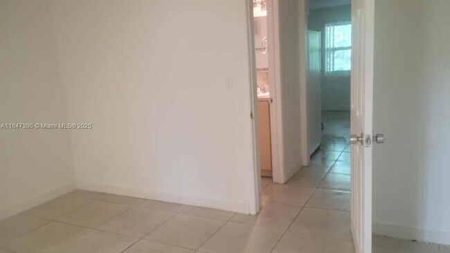 Building Photo - 3251 SW 44th St