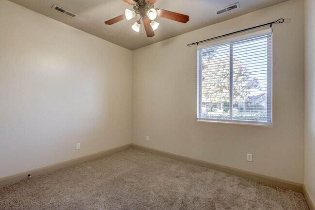 Building Photo - Beautifully Designed 5 Bedroom Home in Was...