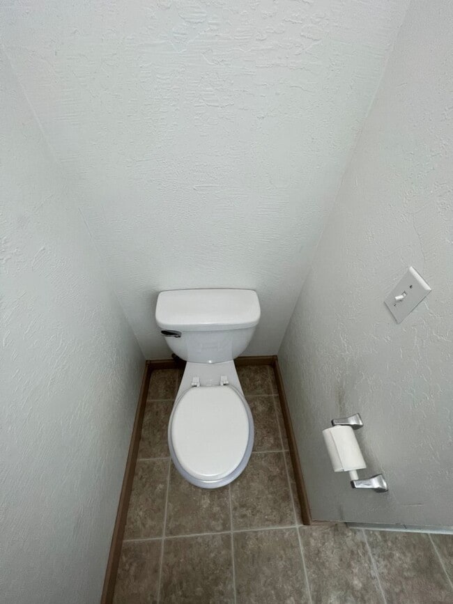 Building Photo - 3 Bed, 1.5 Bath near Rose Garden and Willamette River bike path in Whiteaker