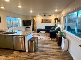 Building Photo - 915 University Ter